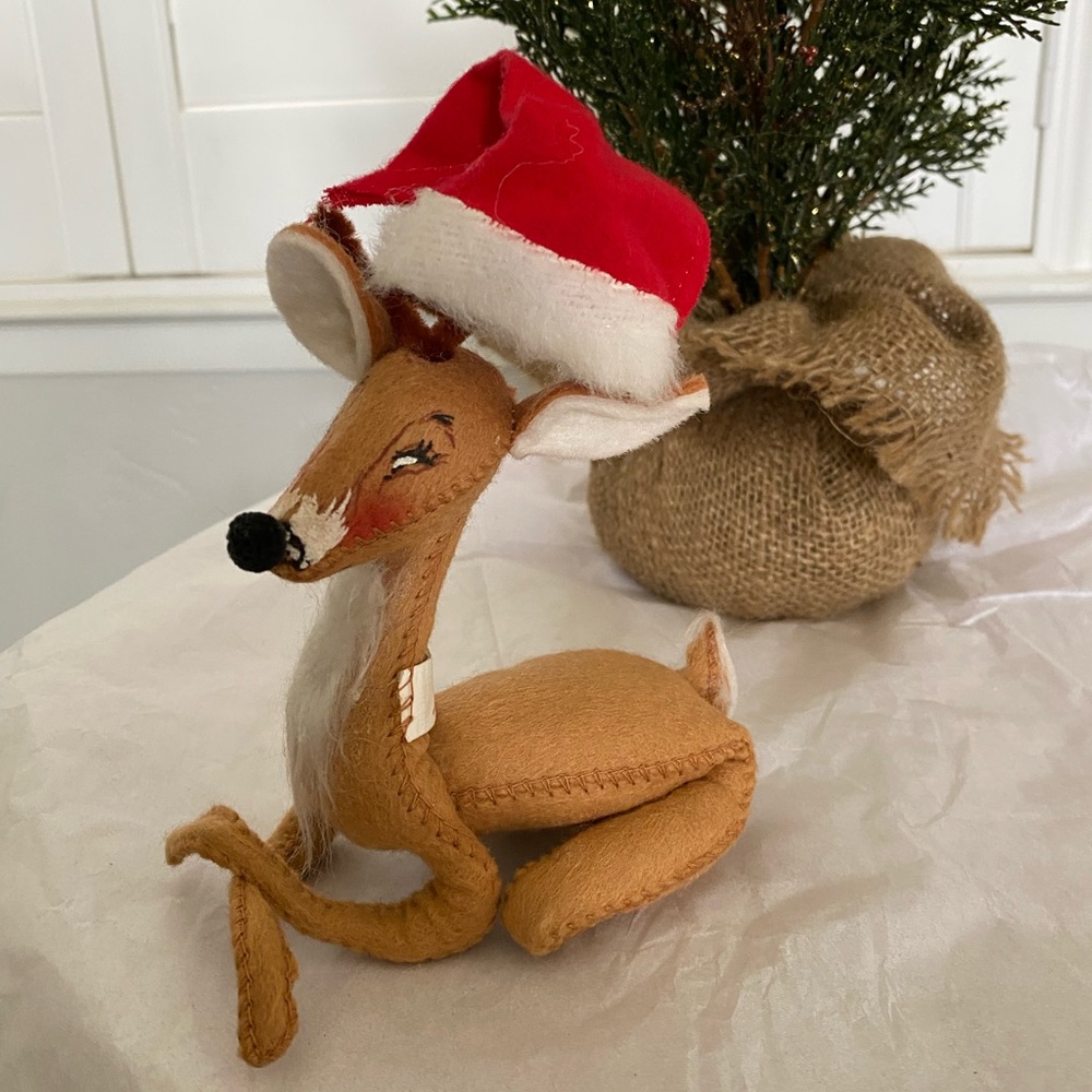 Annalee 1965 sitting reindeer